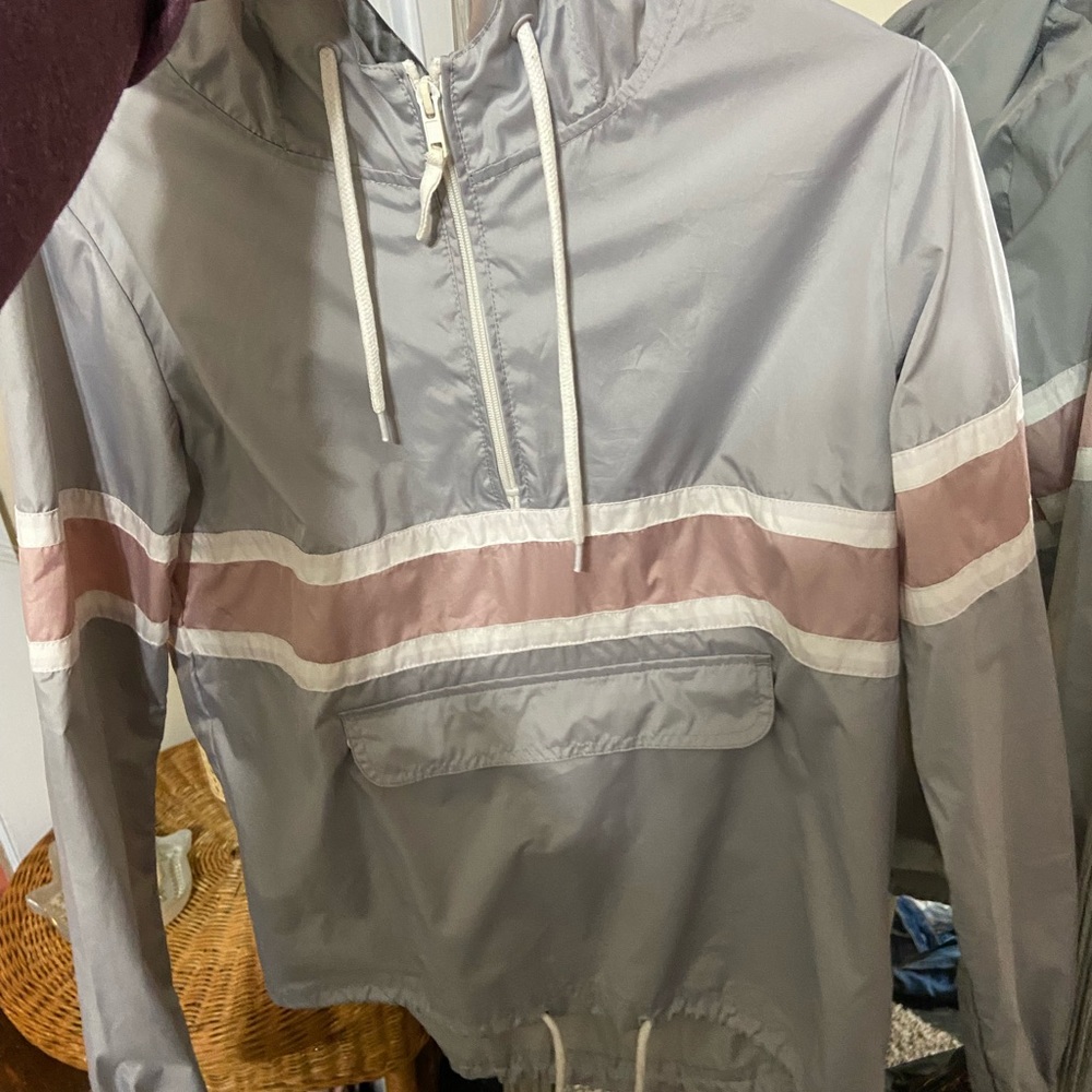 Zumiez women’s windbreaker